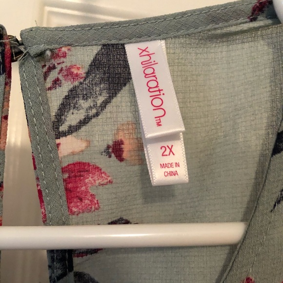 Cold shoulder top - Picture 2 of 4